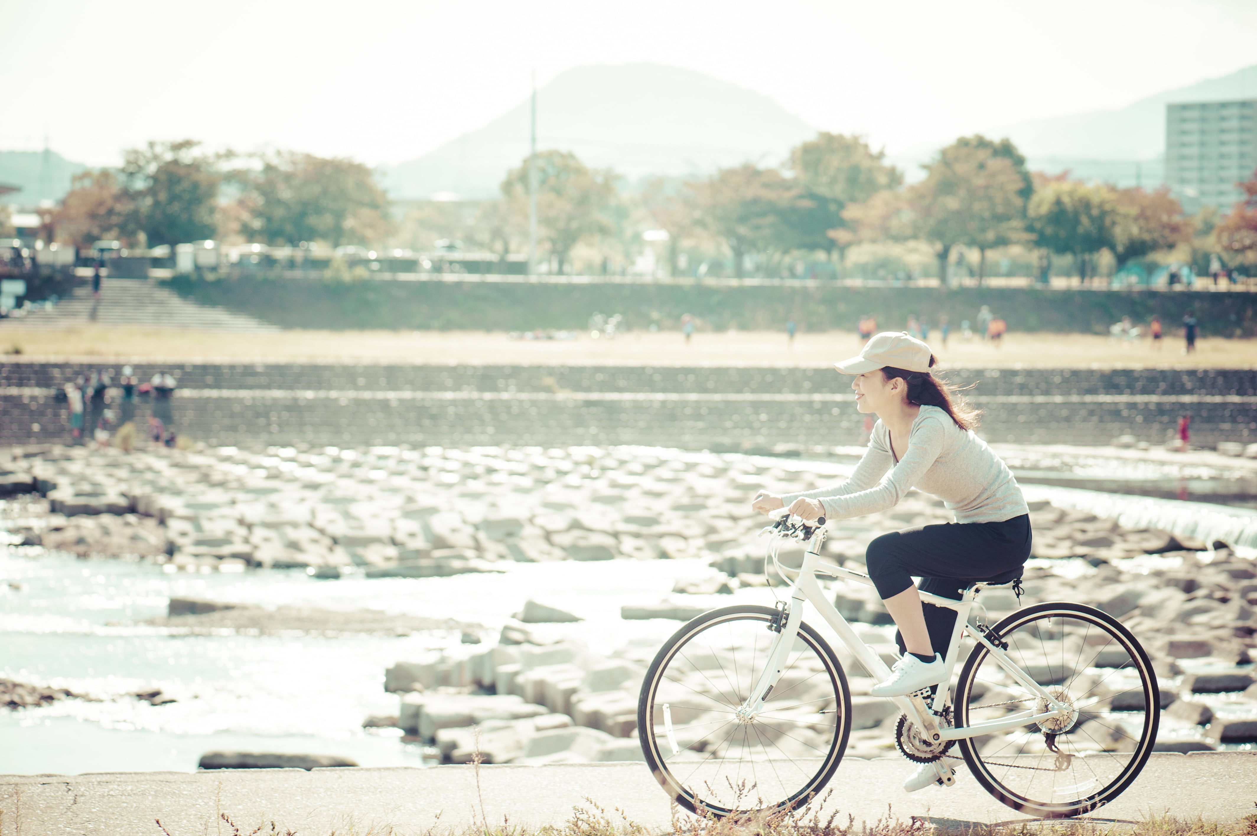 自転車を漕ぐと痩せるのは本当？痩せる理由や自転車ダイエットのやり方などを紹介 | 2nd STYLE