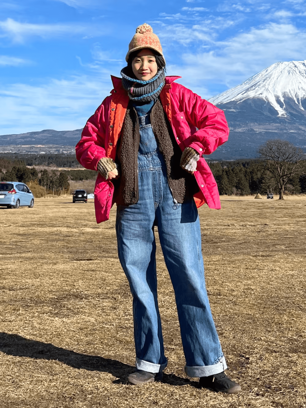 カラフルなアイテムでレイヤードを楽しく