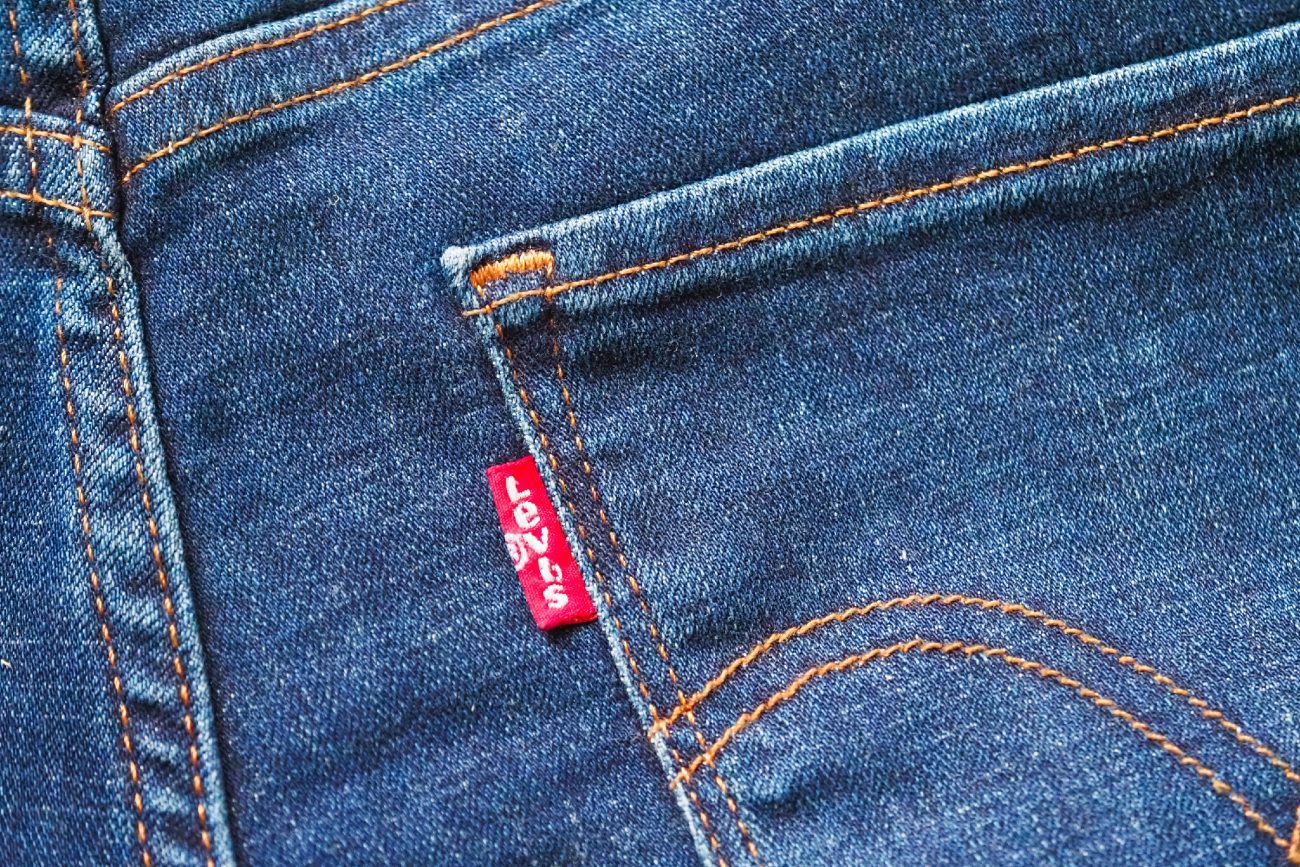 2. ＜Levi’s リーバイス＞ 