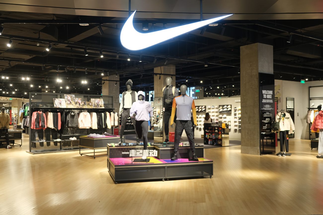 3. ＜NIKE ナイキ＞ 