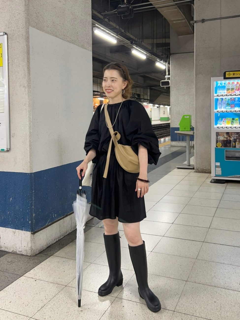 ［1］ワンピースで三拍子が揃う梅雨コーデに