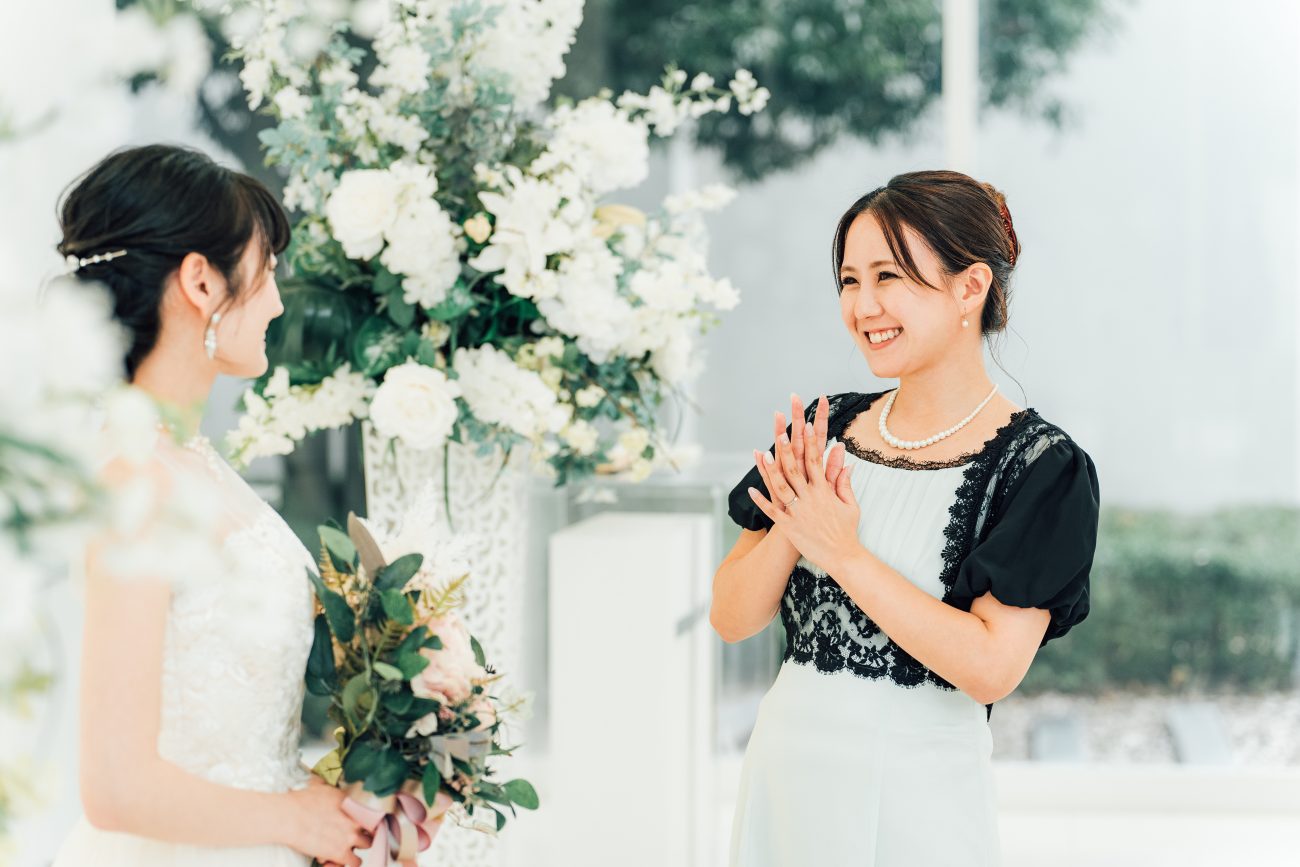 【女性】結婚式の服装選びのポイント