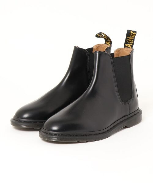 〈Dr.Martens ドクターマーチン〉のブーツとメンズコーデ