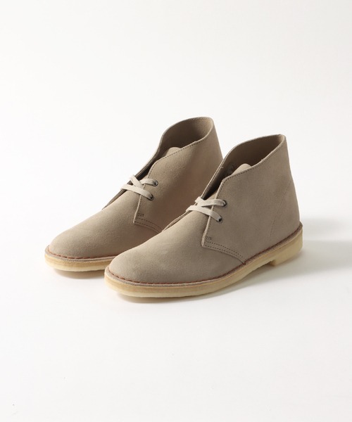 〈Clarks クラークス〉のブーツとメンズコーデ